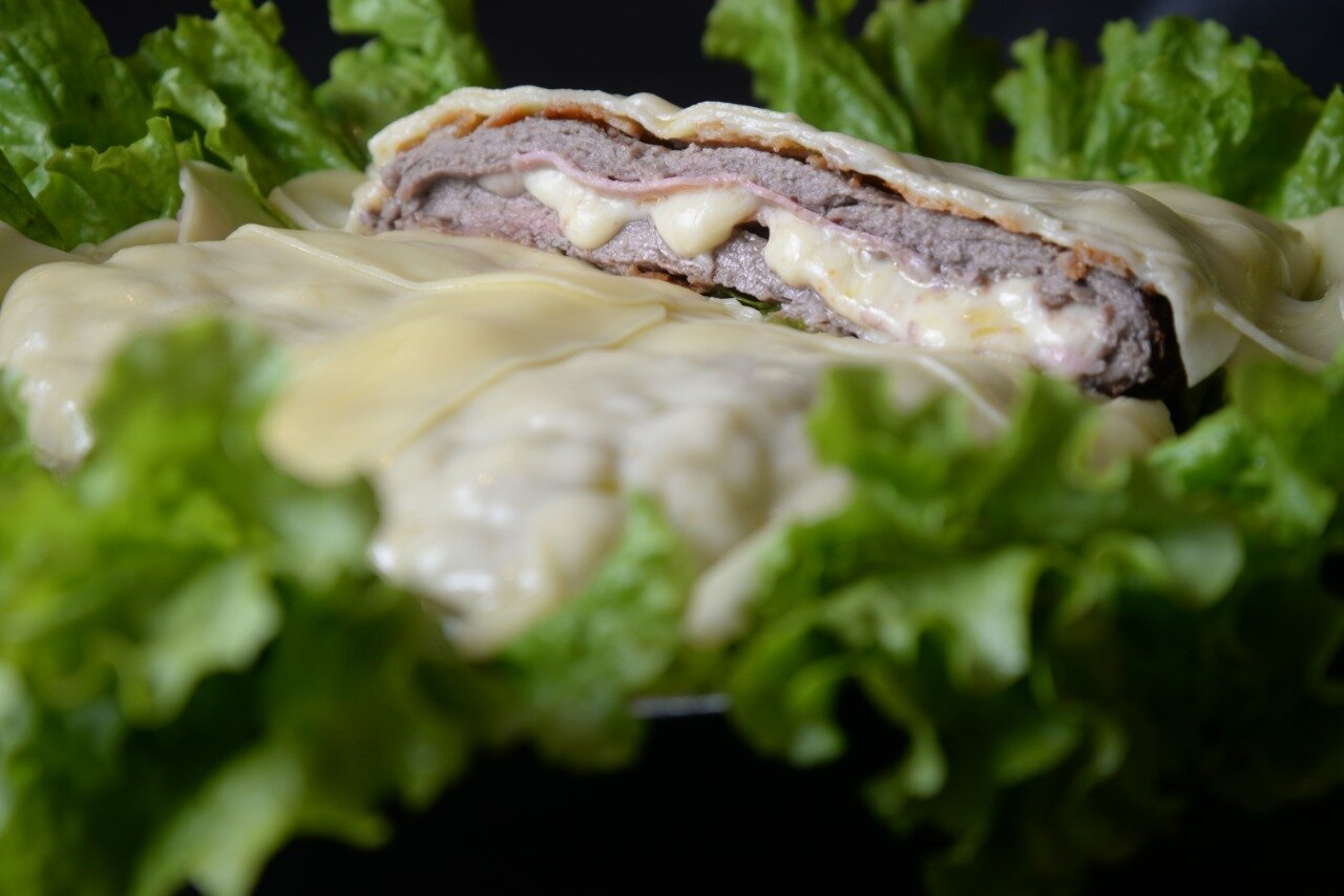 JK - À milanesa com presunto e queijo